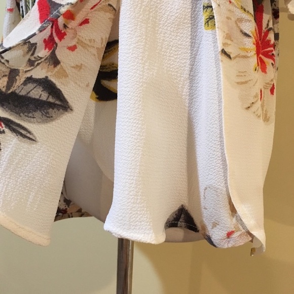 💥 CLEARANCE Off Shoulder Ruffled Floral Romper - Picture 6 of 8